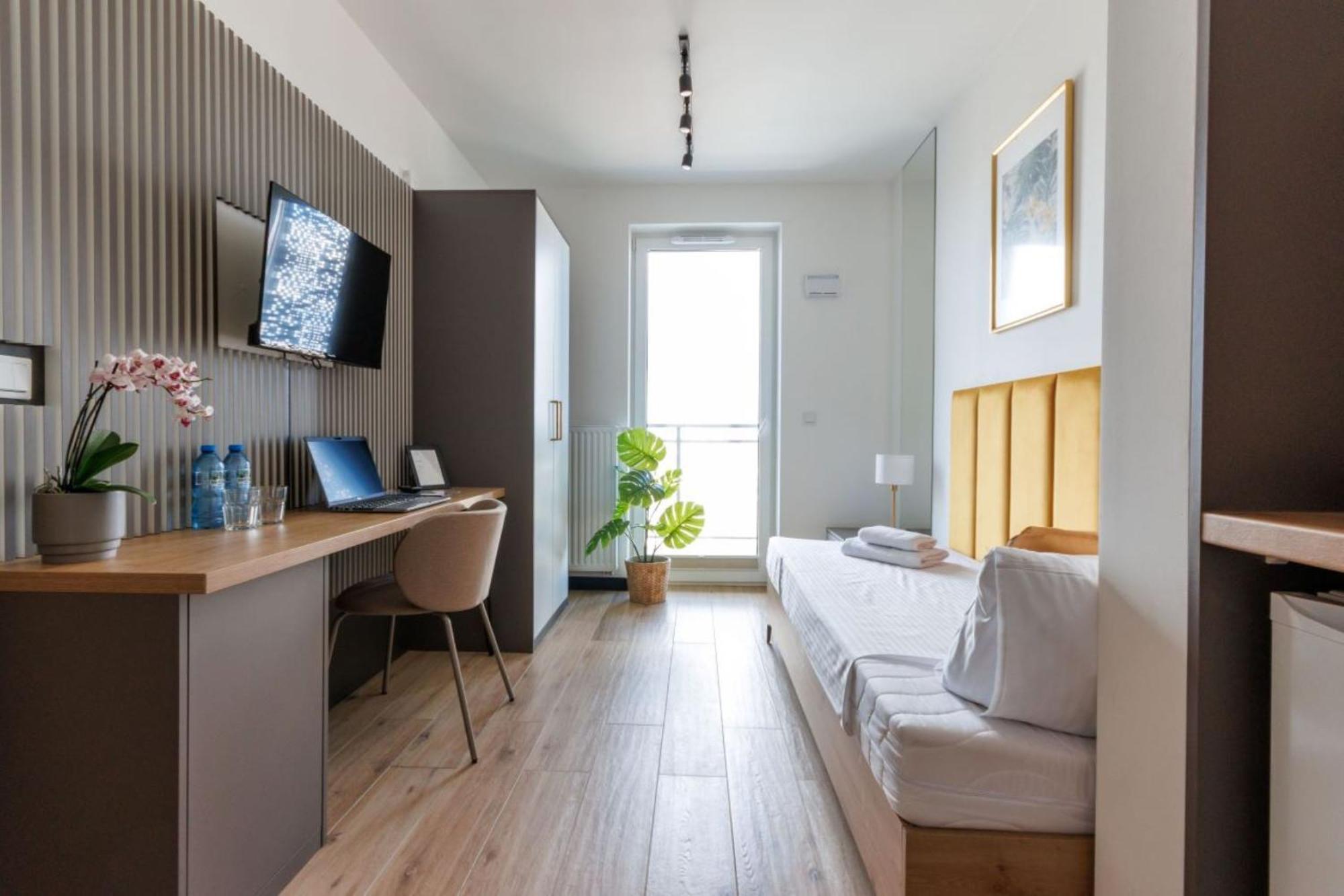 Zeus Apartment