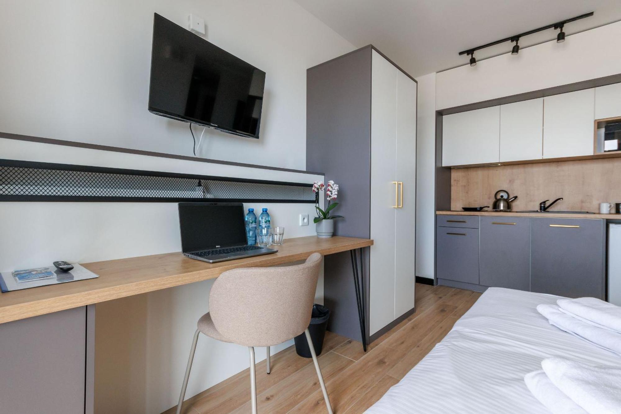 Zeus Apartment *