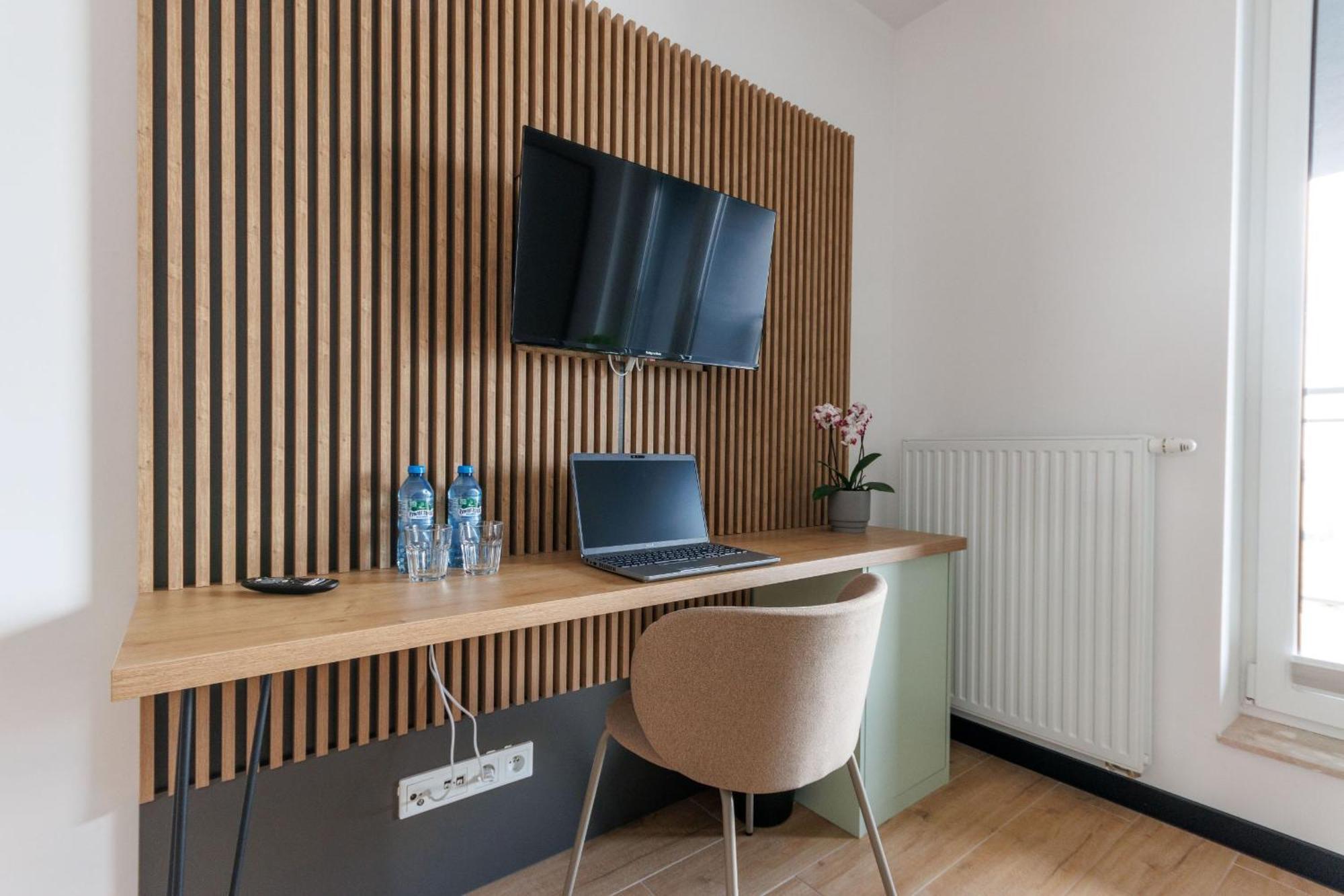Zeus Apartment