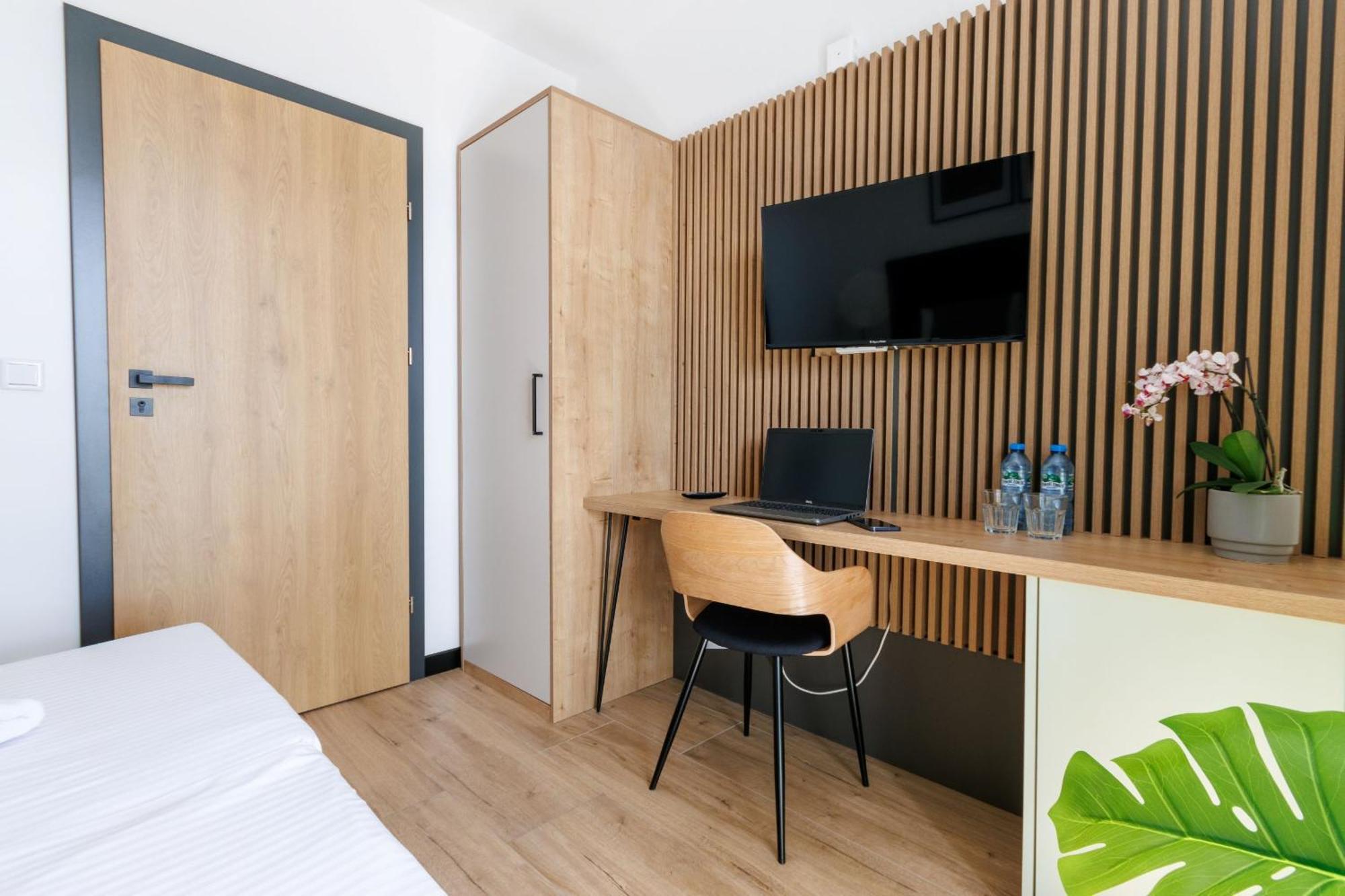 Zeus Apartment *