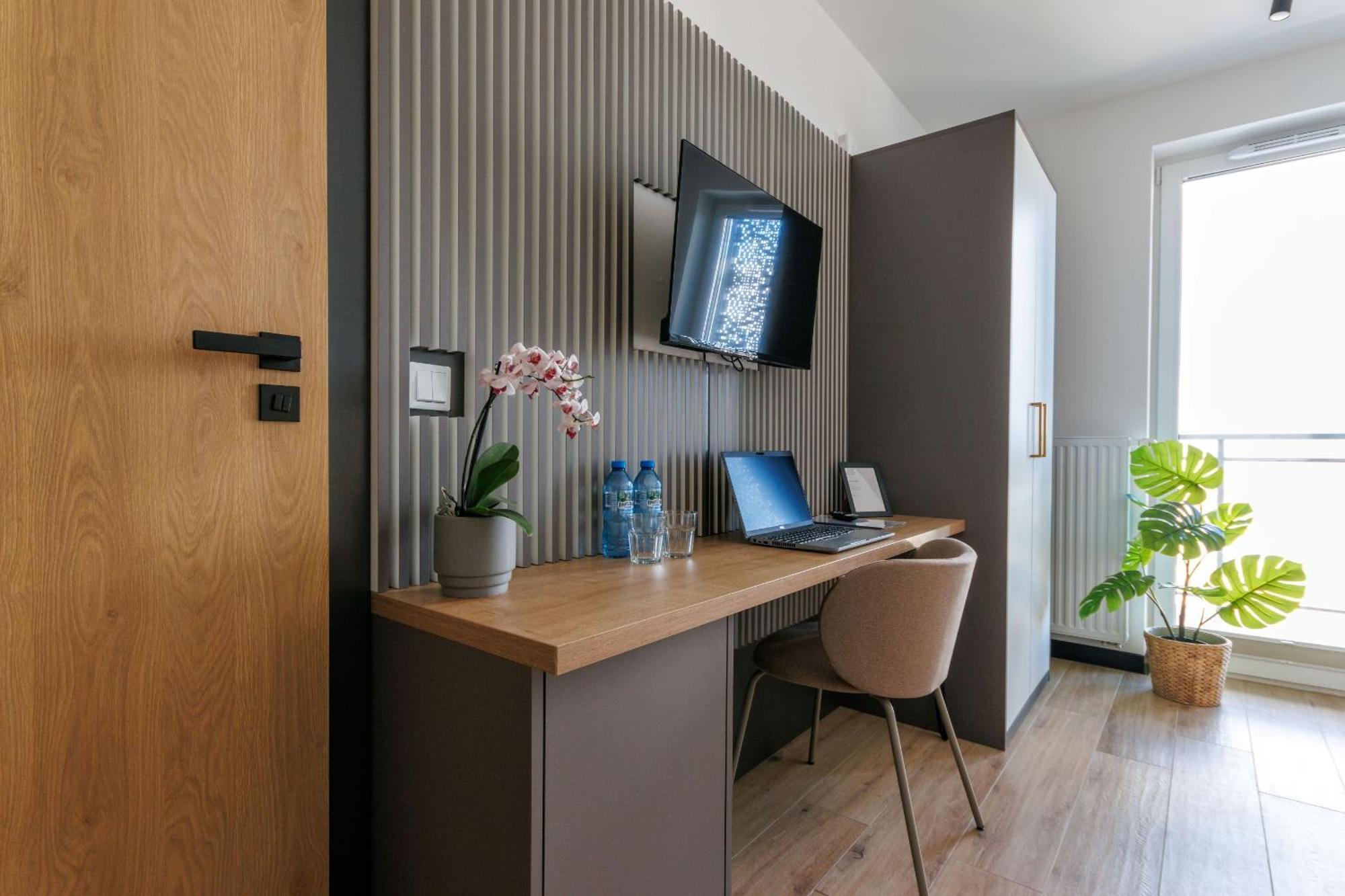 Zeus Apartment